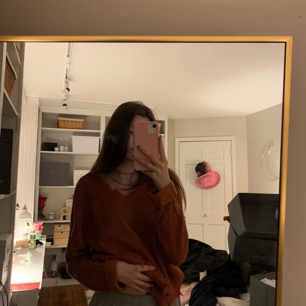 Knit cropped v-neck sweater!! Worn only while trying once!